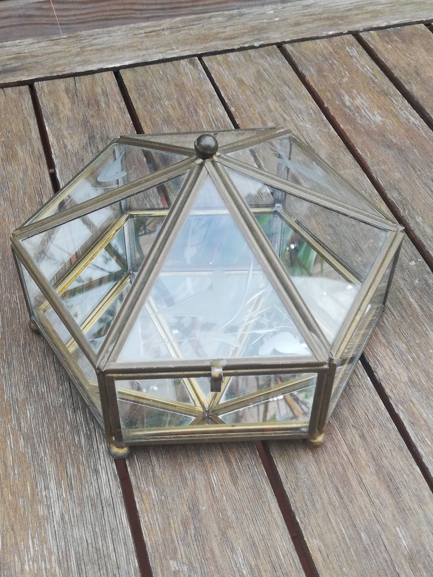 Boite hexagonale métal doré