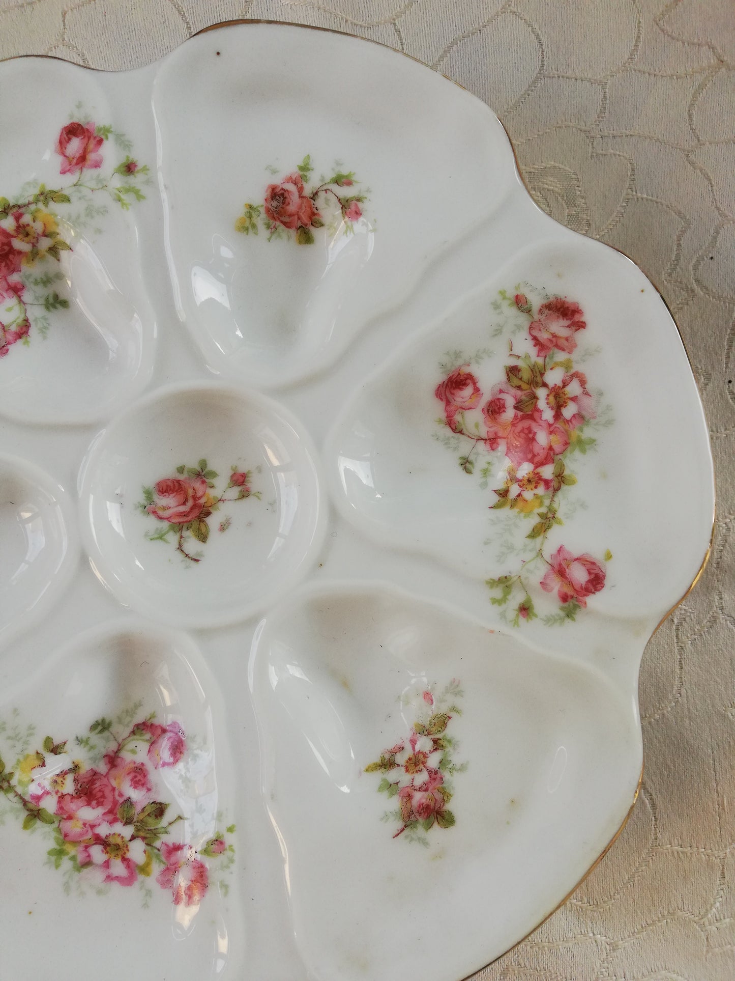 Assiette à huitres en porcelaine fleurie